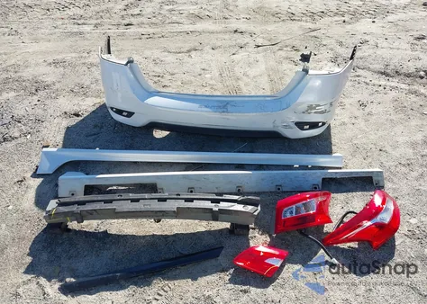 2018 Nissan Sentra Sr z USA, uszkodzony, nr VIN 3N1AB7AP3JY278923